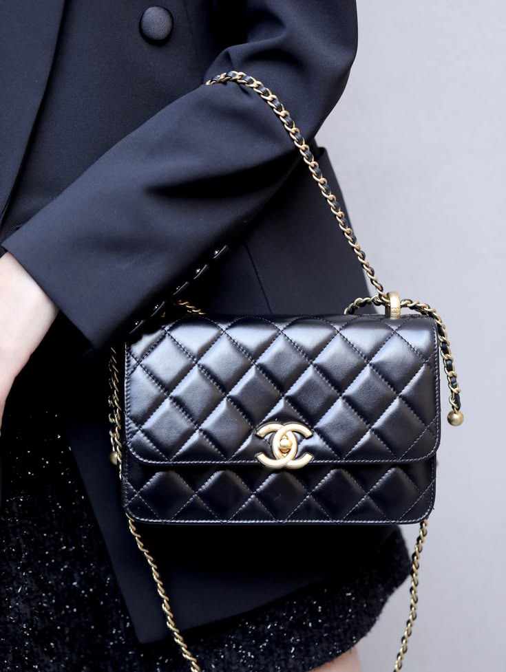 Chanel Wallet on Chain (WOC)